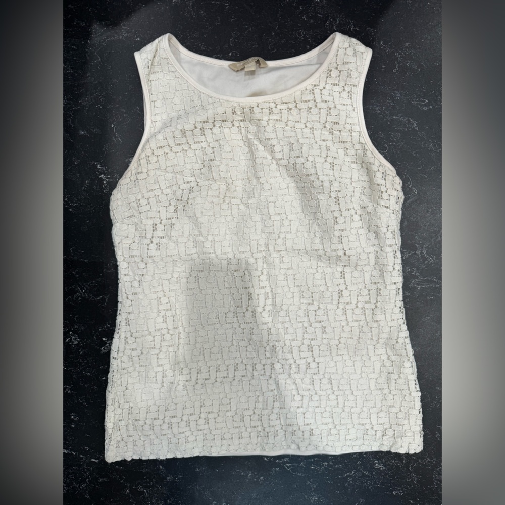Banana Republic women’s lace sleeveless blouse